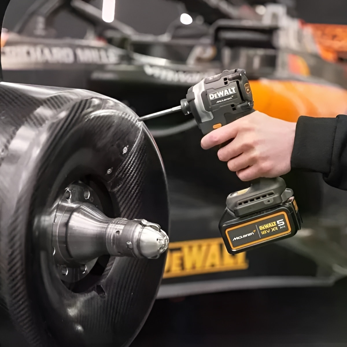 DEWALT Mclaren DCF85MP2T Serisi 18V 205NM Tork Akülü Vidalama (Solo)