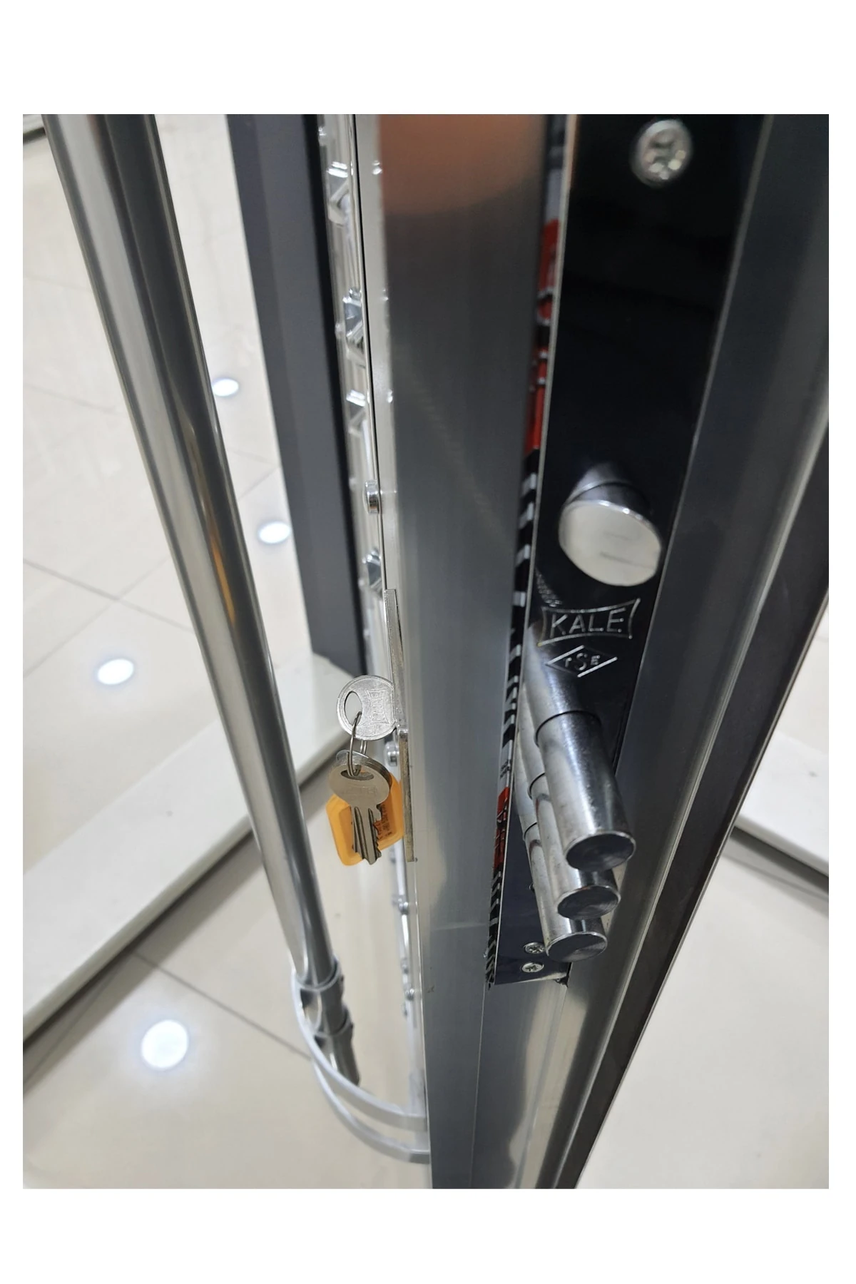 Celik Kapi Model Tezwood Çelik Kapı, Antrasit Rengi Bina Giriş Kapısı