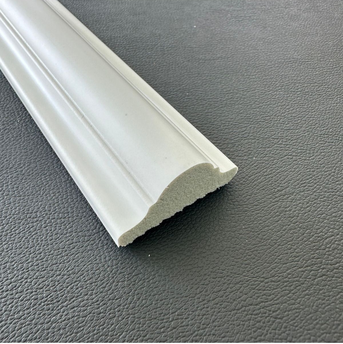 Beyaz 4 cm Polistren Duvar Çıtası - Dekoratif ve Boyanabilir, 1 Adet