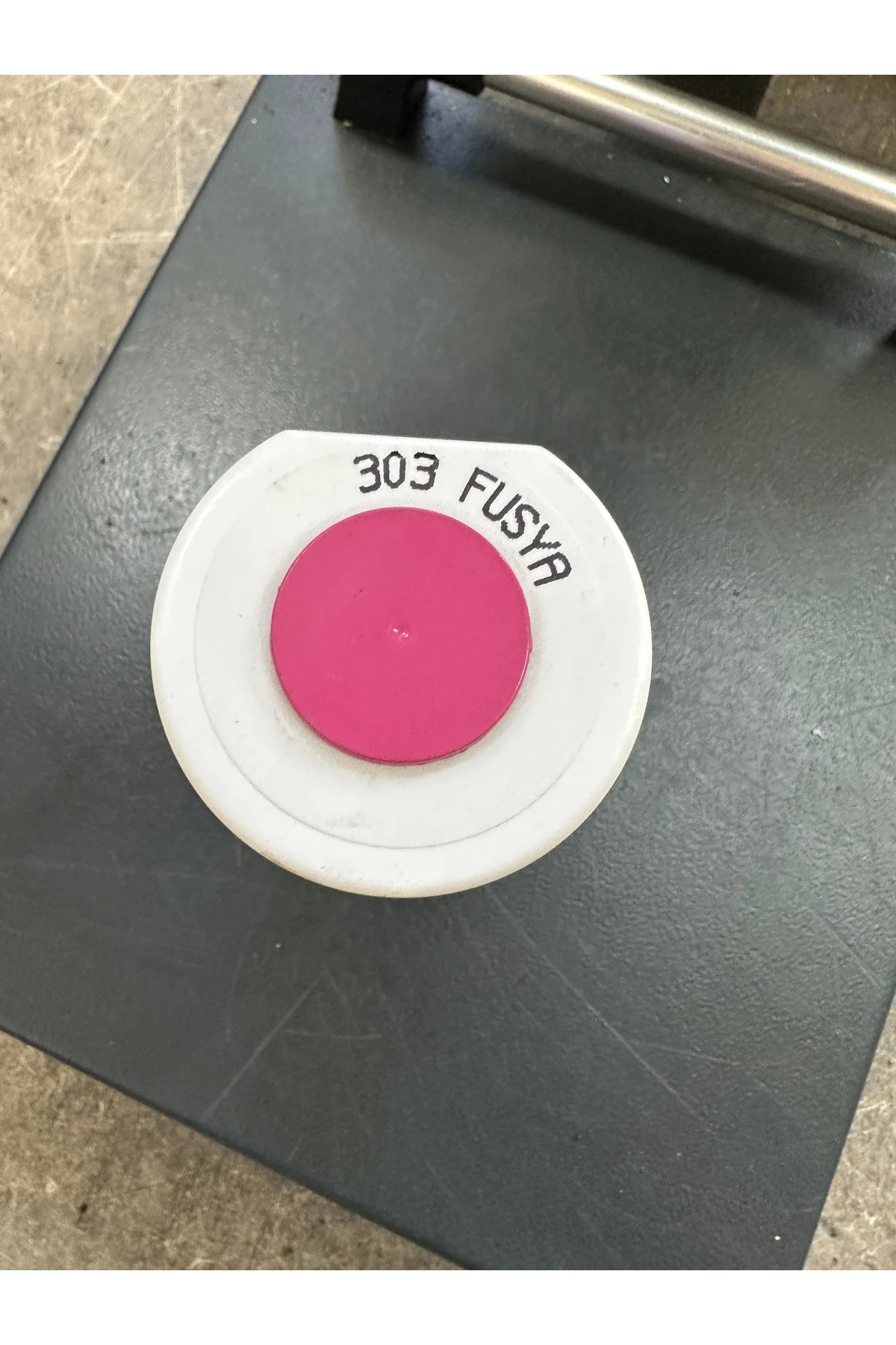 303 FUŞYA metal & ahşap & alüminyum & plastik & demir sprey boyama 400 ml