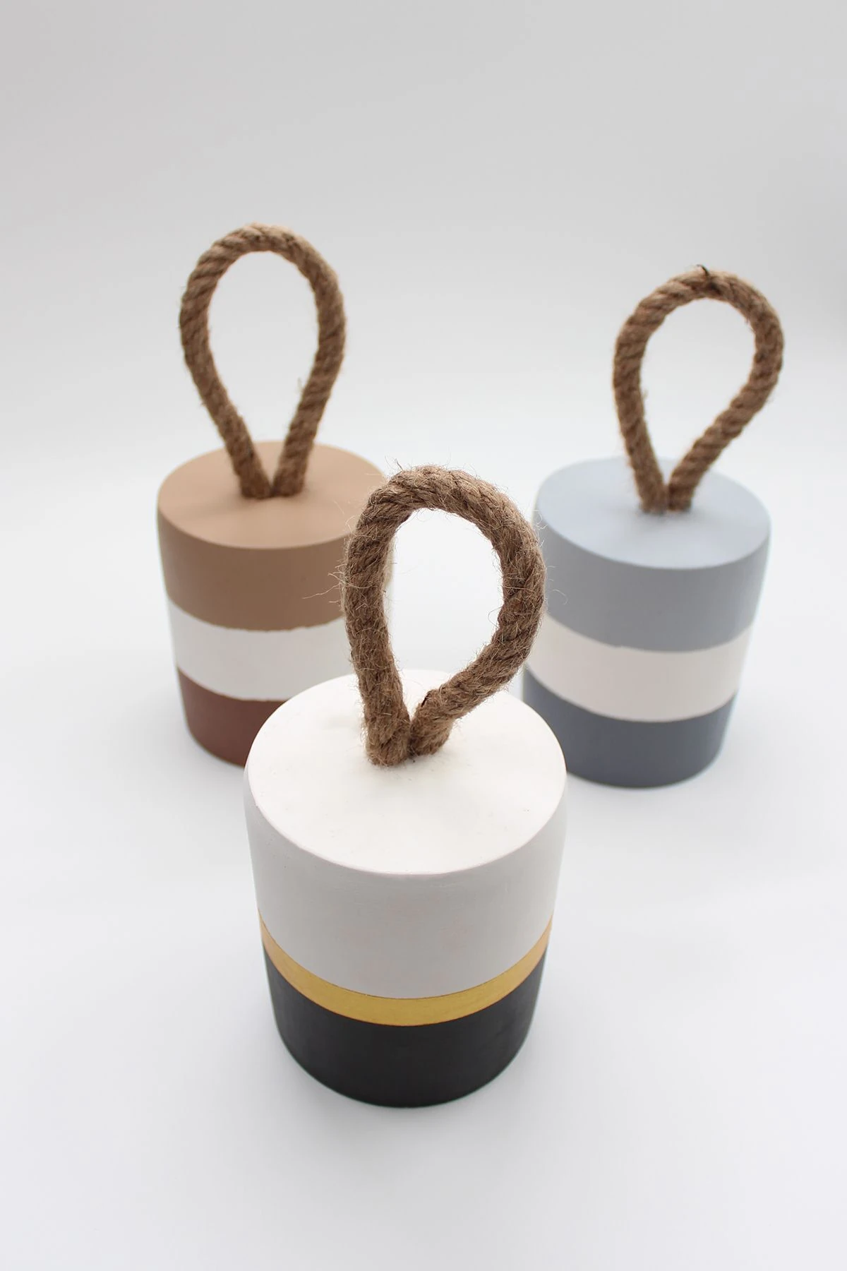 Dekoratif 10mm Jüt Halat Ipli Kahverengi Çizgili Beton Kapı Stoperi / Kapı Pencere Tutucu - 1.7 Kg