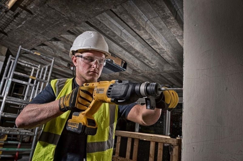 DEWALT DCH133M1 Profesyonel Akülü Kırıcı Delici Sds Plus 18V4.0Ah Li-ion 2.6J