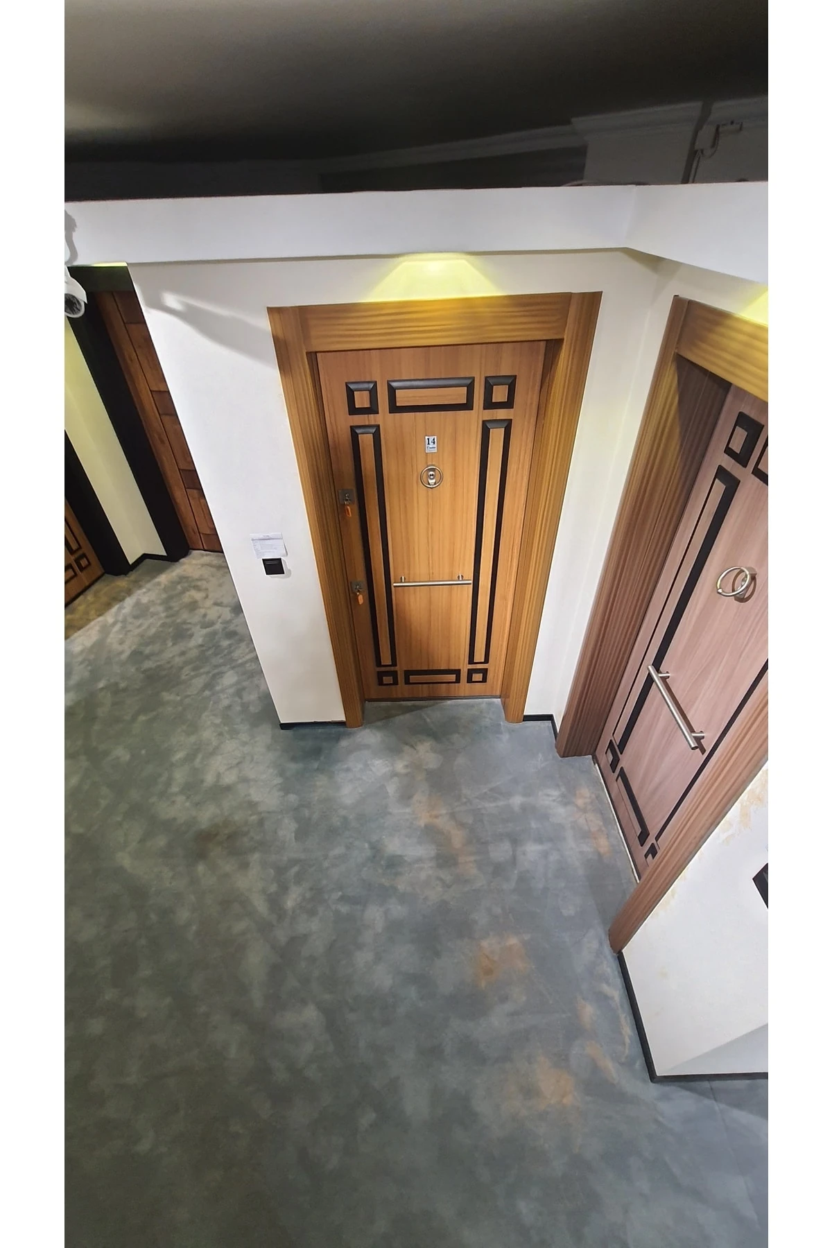 Celik Kapi Tırnaklı Sistem Çelik Kapı, Eskitme Kasalı Kabartmalı Sol Açılım