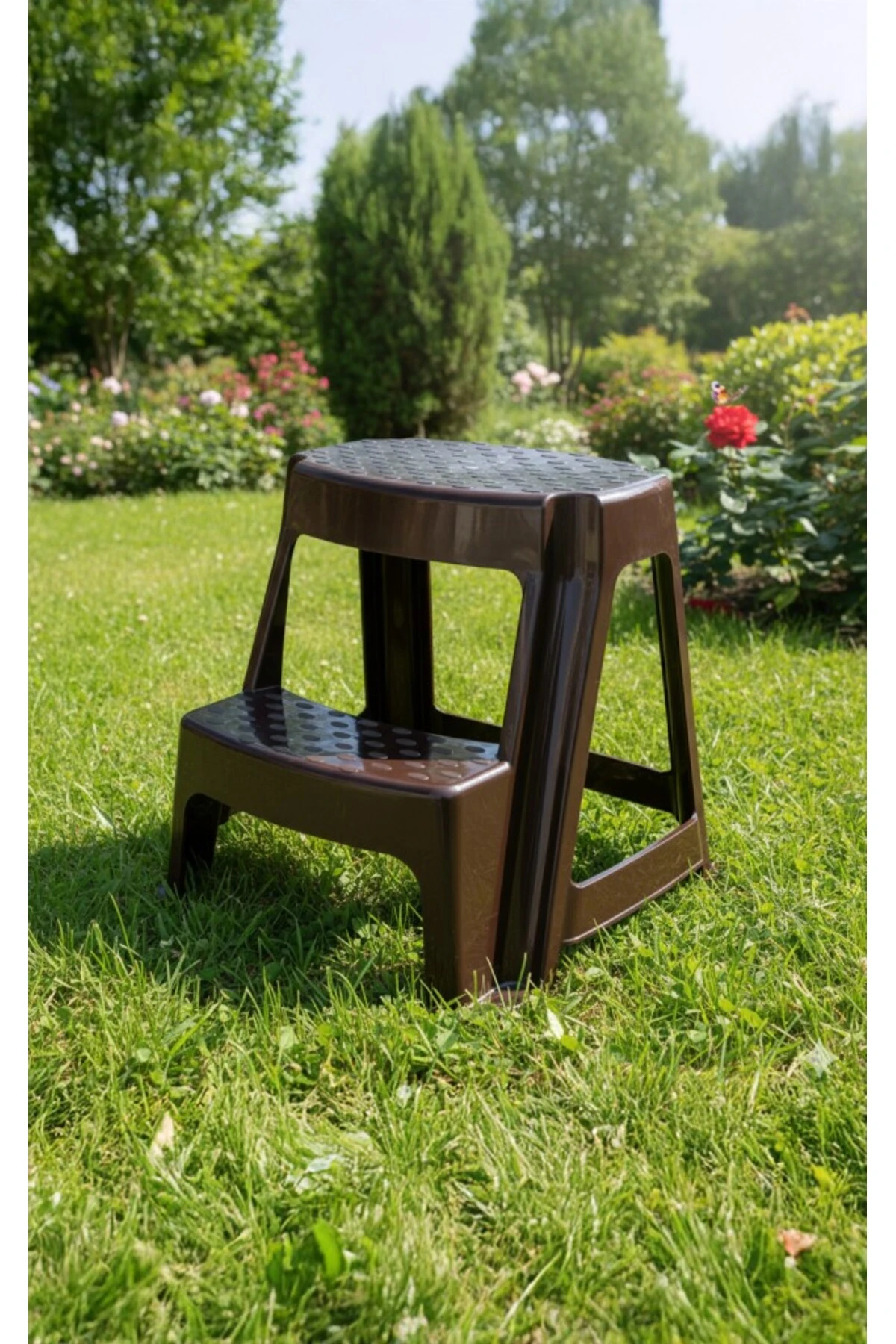 Kahverengi, Plastik Basamaklı Tabure – Kaymaz Yüzeyli, Dayanıklı ve Taşınabilir