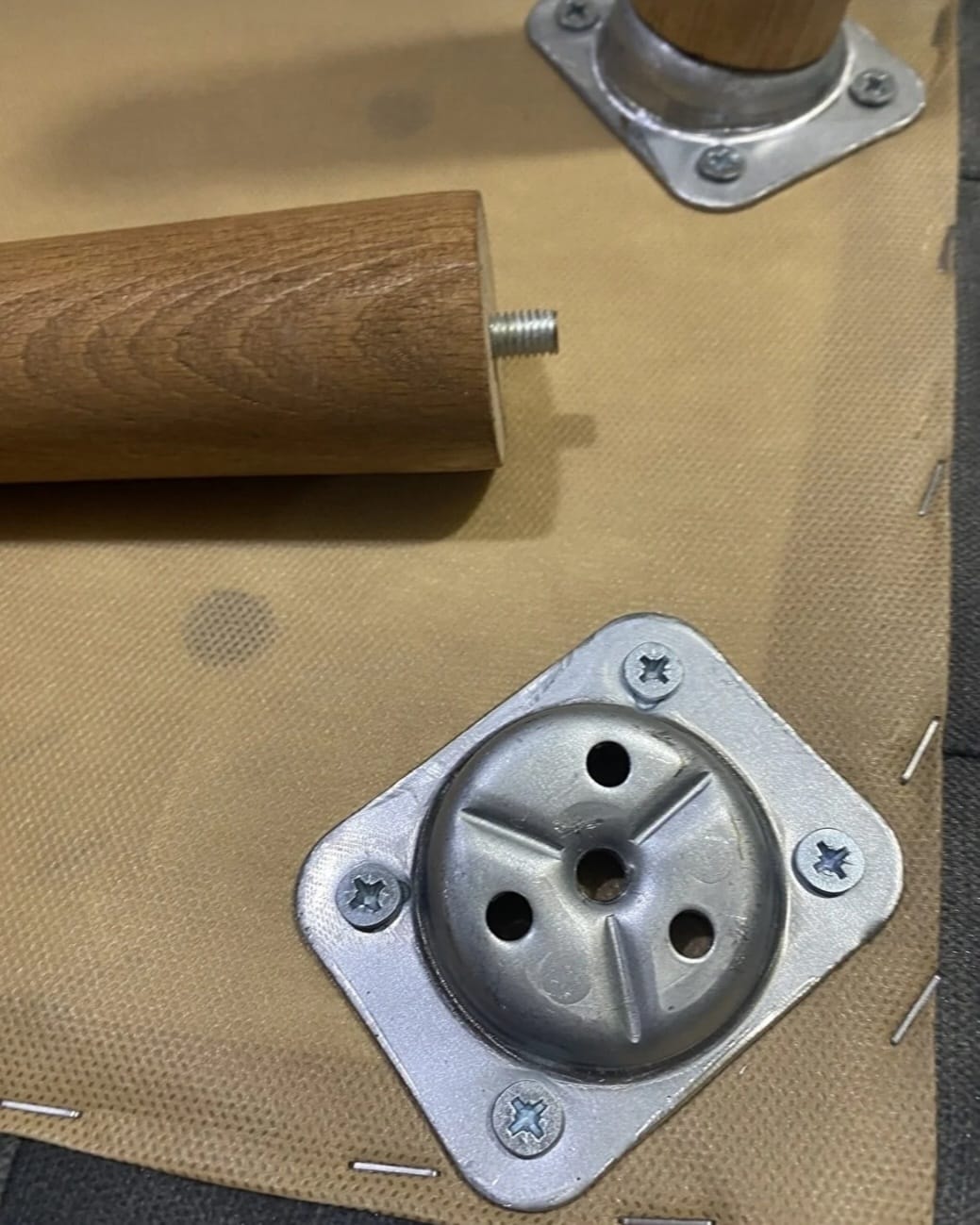 Metal Sehpa Ve Ahşap Ayak Bağlantı Aparatı Açılı Ayak Aparatı Zigon Sehpa Masa Koltuk Puf 4 Adet Lv001600Lv1600002