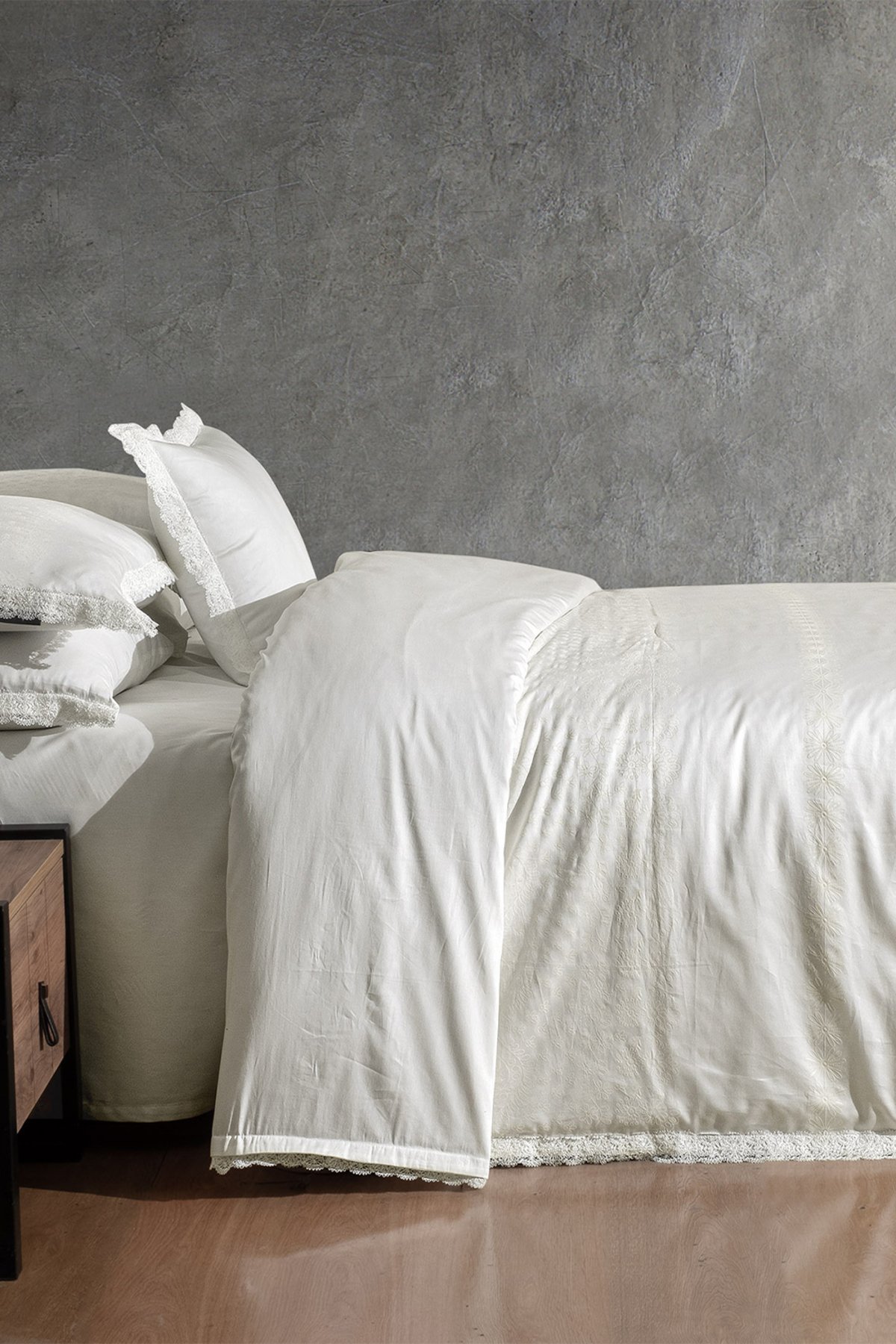 Perry Beyaz King Size (Battal Boy) %100 Pamuk Saten "300 TC" Nevresim Takımı