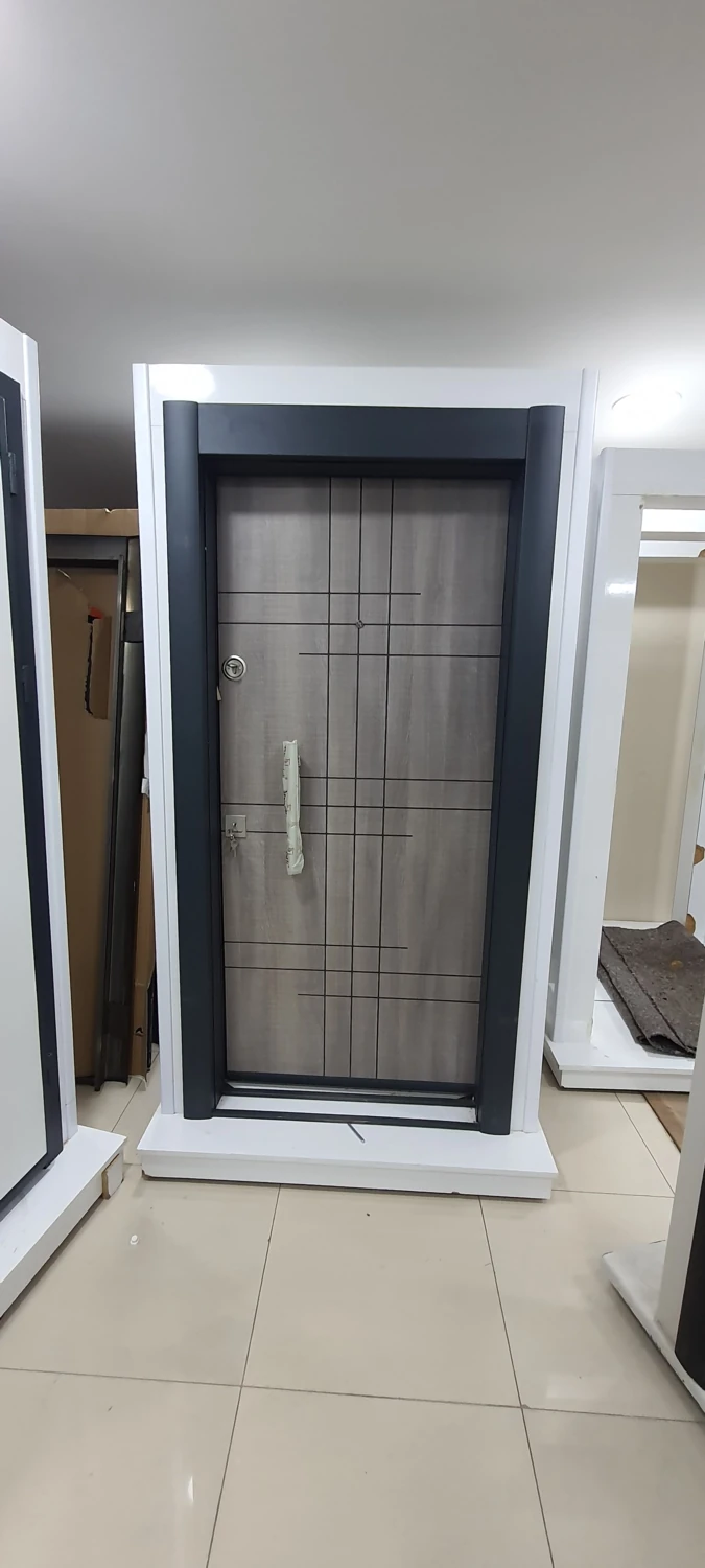 Ahşap Desenli Çelik Kapı Daire Giriş Kapısı Sol Açılım Tırnaklı Sistem