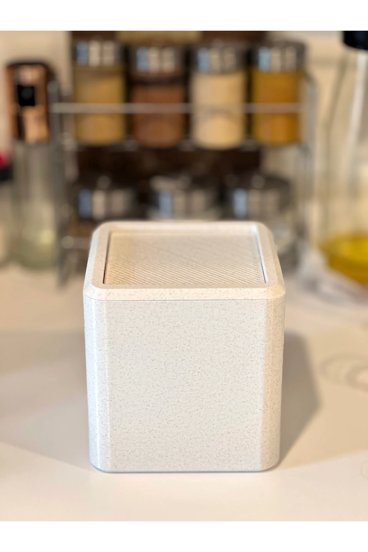 Marsel Dizayn Şık Masaüstü Çöp Kutusu-Mutfak-Ofis-Banyo -Açılır Kapanır- Mermer Beyazı -12,5x12cm