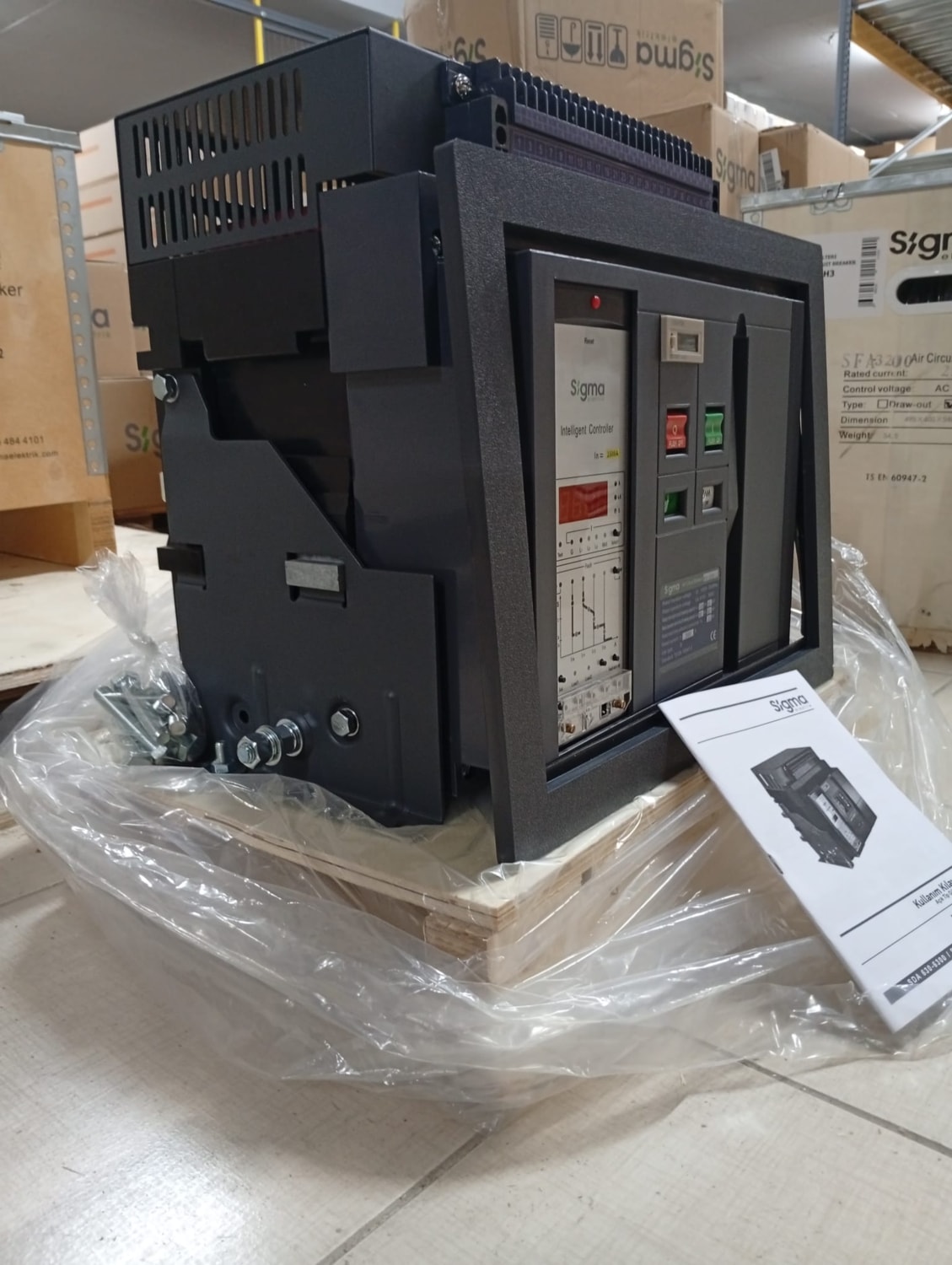 Termik Manyetik Şalter 3 Kutuplu - SFA2500H3 (2500A Açık Tip Güç Şalteri)