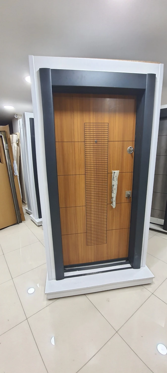 Ahşap Desenli Çelik Kapı Sağ Açılım