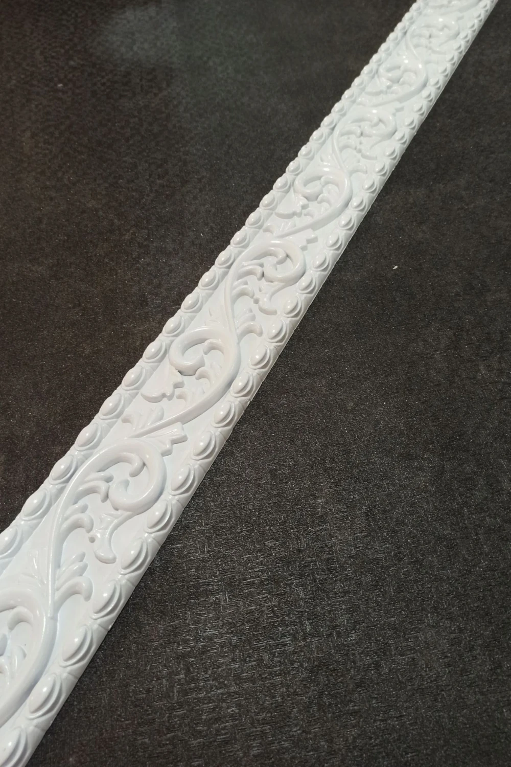 Gri Boyanabilir Saray Tavan Çıta Bordür 8cm x 100CM, Şık ve Kolay Uygulamalı Dekorasyon.