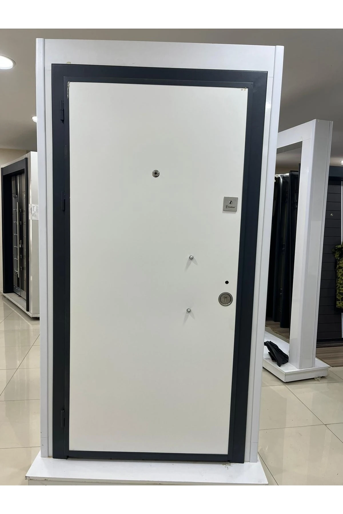 Çelik Kapı, Beyaz Renk, Statik Kasa, Tırnaklı Sistem, Daire Kapısı, Sağ Açılım