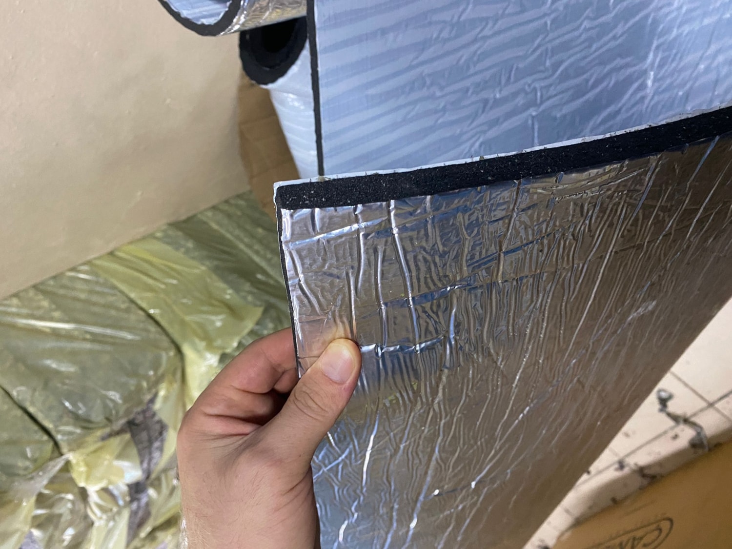 Kaucuk Sünger Yapışkanlı Oto Ses Yalıtım 19 mm Folyolu 100X100