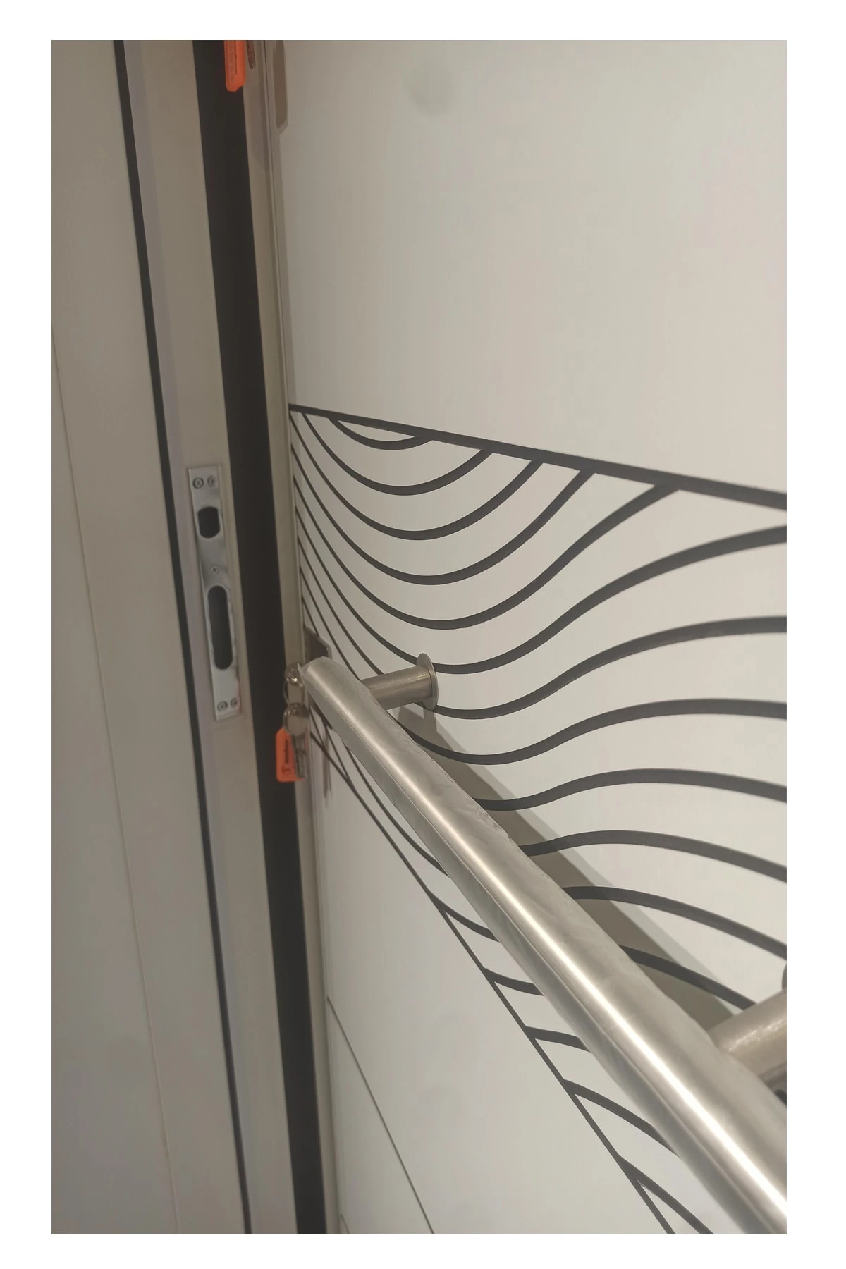 Çelik Kapı, Beyaz Çelik Kapı, Tırnaklı Çelik Kapı, Gizli Ayarlı Kasa Çelik Kapı Sağ Açılım