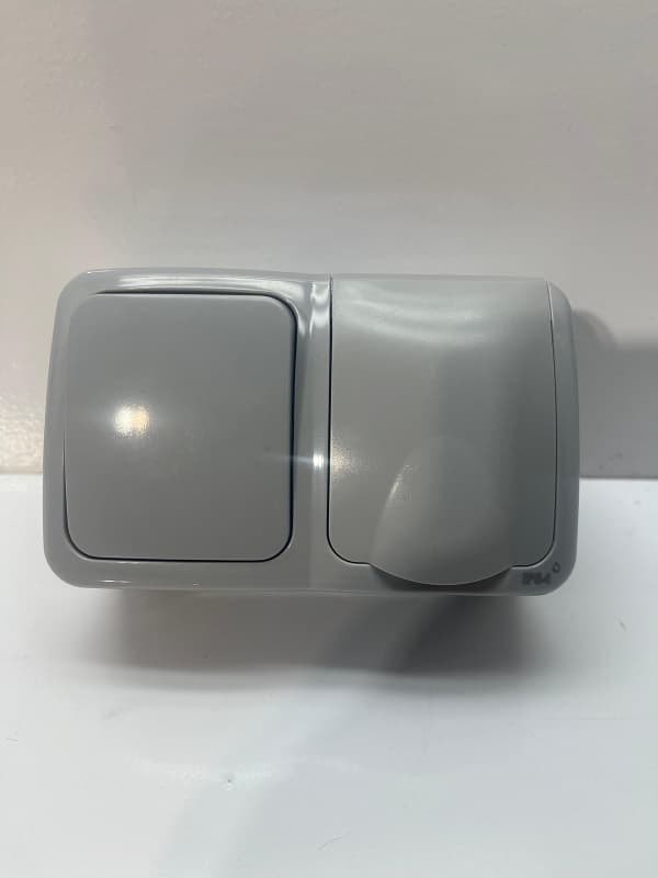 Bella Sıva Üstü Nemliyer Kapaklı Topraklı Priz + Anahtar Gri