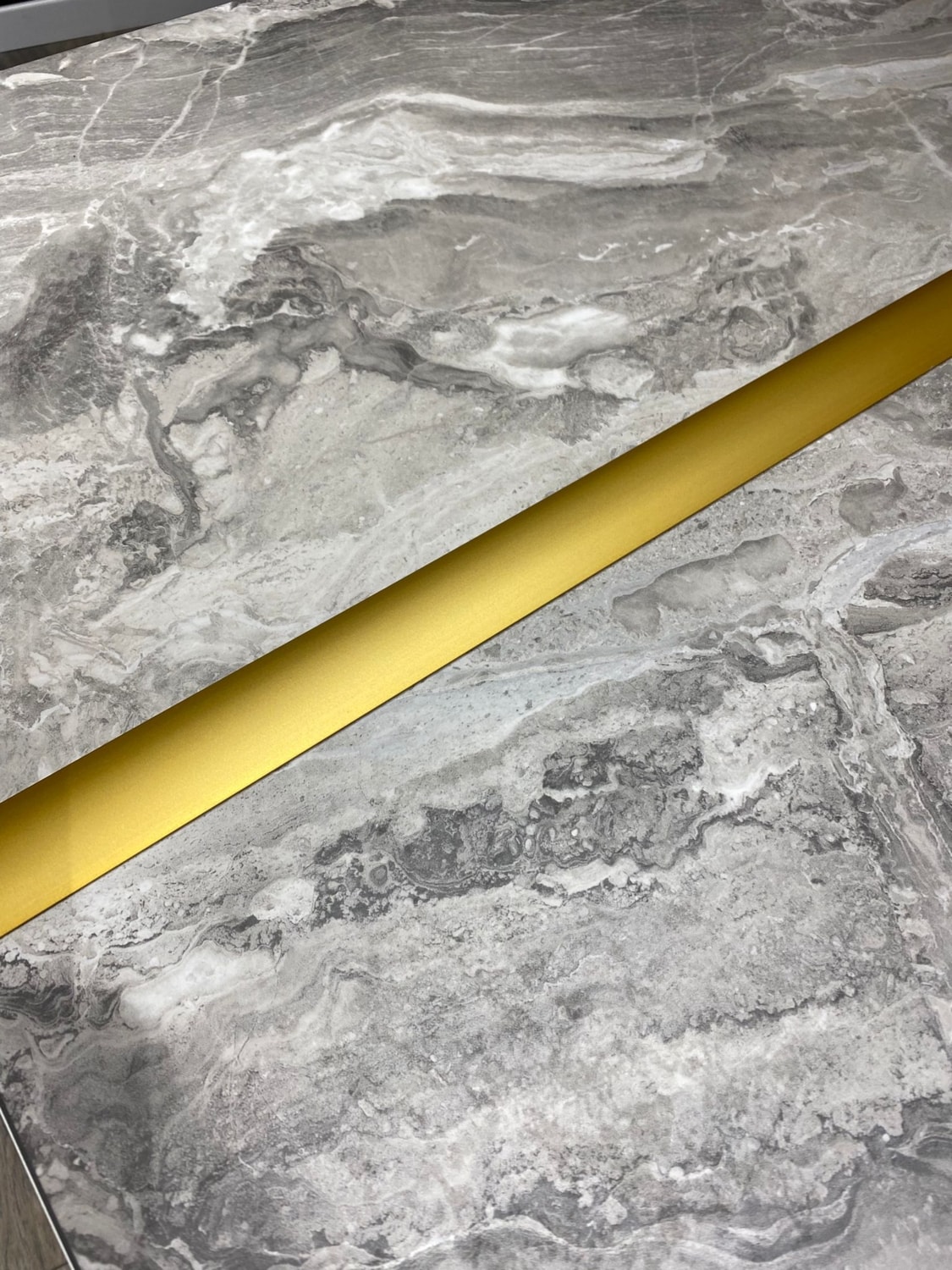 Alüminyum Sarı Kapı Eşik Profili Parke Kapı Altı Çıtası Yapışkanlı 90 cm