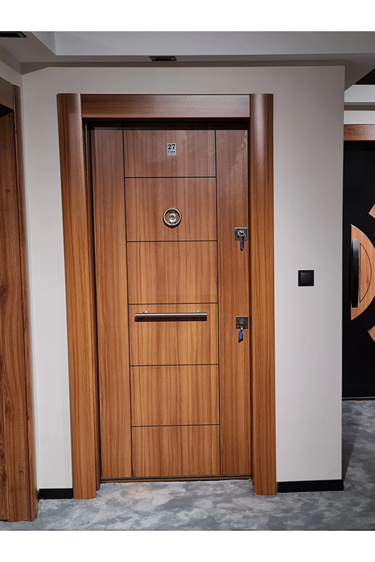 Çelik Kapı Ahşap Kaplama Tırnaklı Kale Kilitli Çelik Kapı Daire Kapısı Sağ Açılım