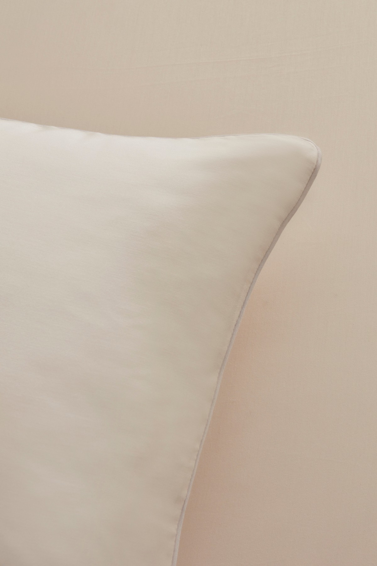 White Collection Vinas Çift Kişilik Saten Biyeli Nevresim Takımı Bej