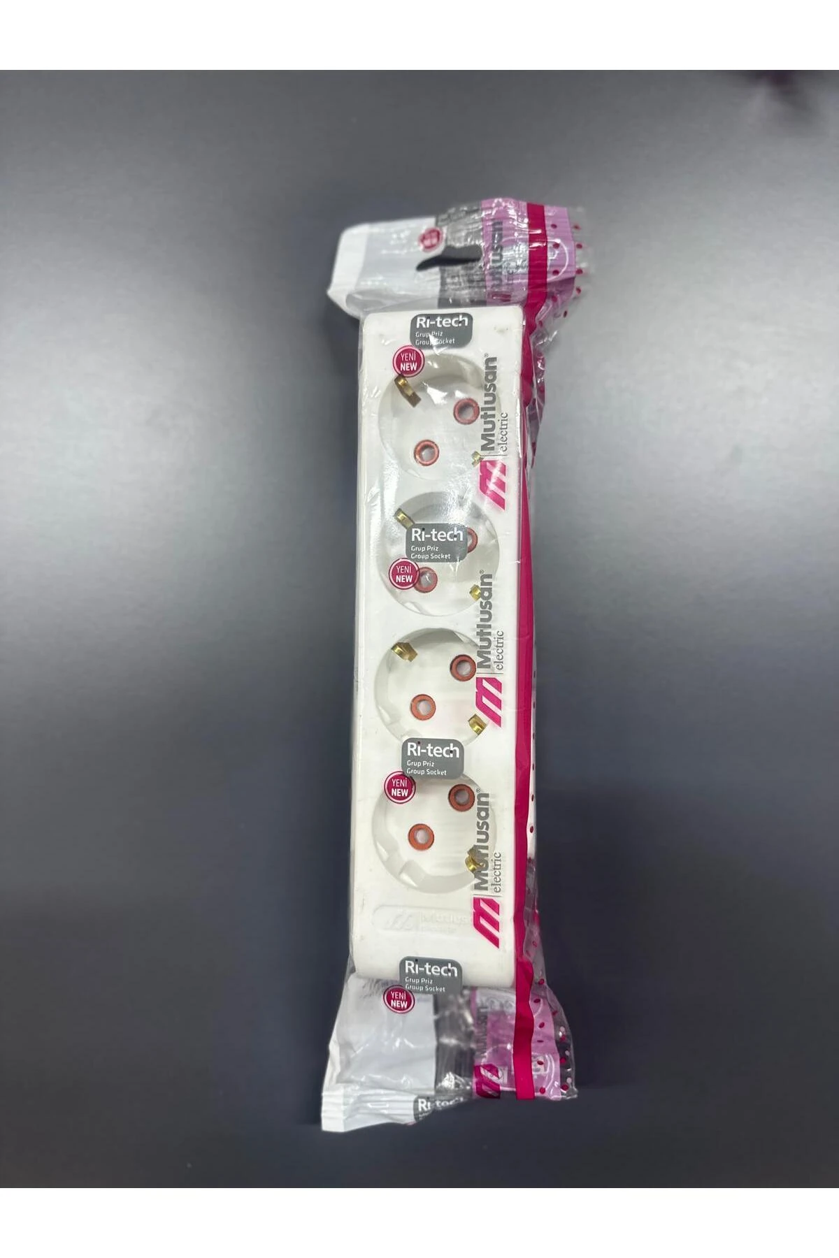 4'lü Grup Priz Çoçuk Korumalı Duvara Montaj Aparatlı