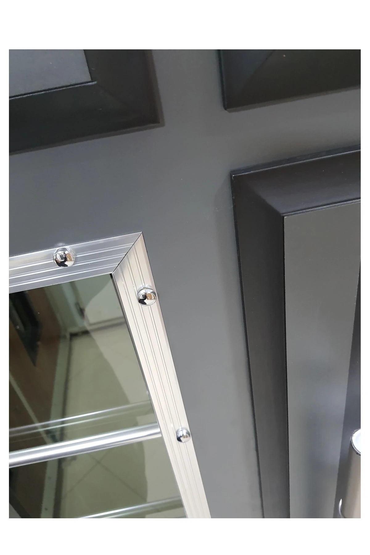 Celik Kapi Model Tezwood Çelik Kapı, Antrasit Rengi Kabartma Model Bina Giriş Kapısı Sol Açılım