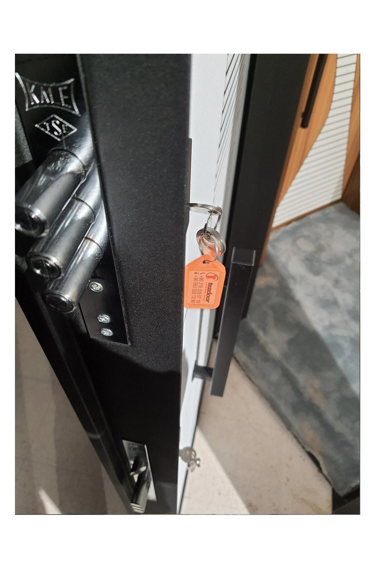 Çelik Kapı Modelleri Siyah Kasalı Rustik Çizgili Düz Model , Tırnaklı Sistem Daire Kapısı Sol