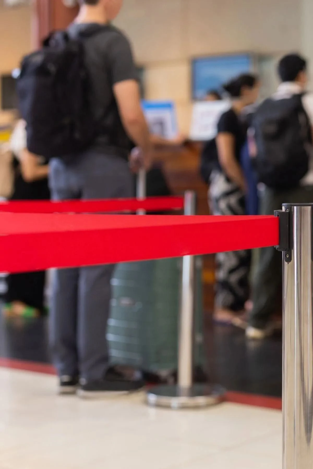 Krom Şerit Bariyer Yönlendirme Bariyeri Ayaklı Şerit Bariyer Güvenlik Bariyeri Ayaklı Bariyer