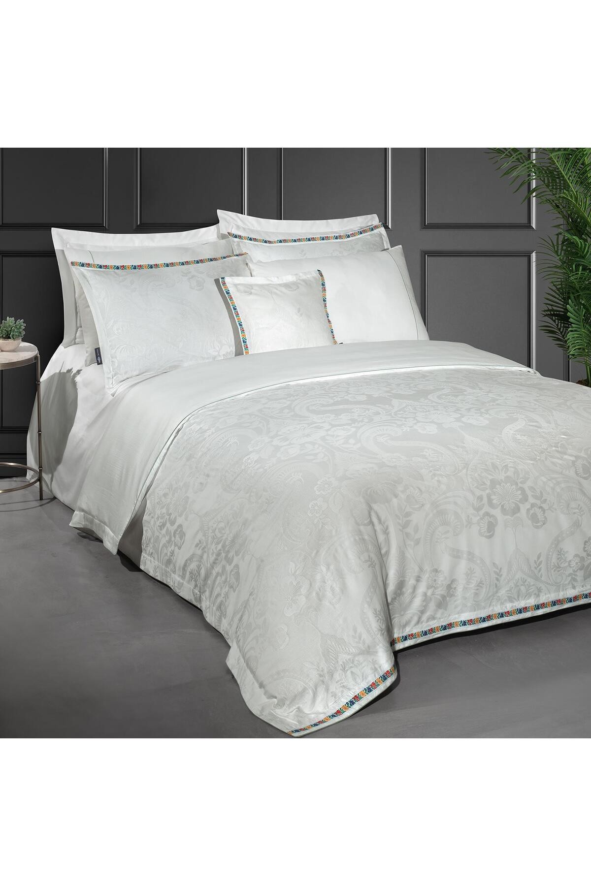 Shakira King Size (Battal Boy) %100 Pamuk Saten "300 TC" Nevresim Takımı Beyaz