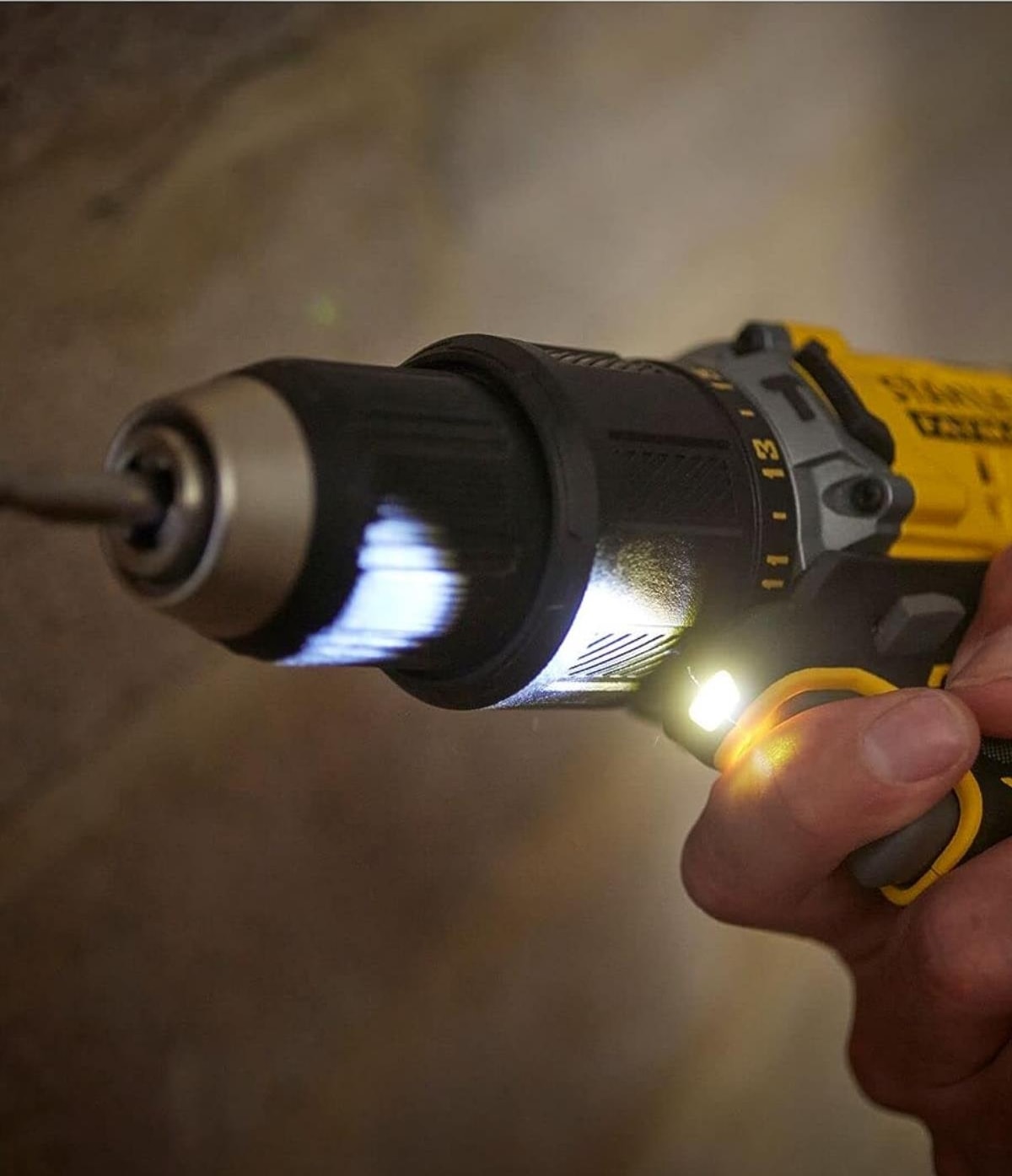 18V 2.0AH V20 Li-Ion Çift Akülü Kömürsüz Darbeli Matkap SBD715D2K-TR