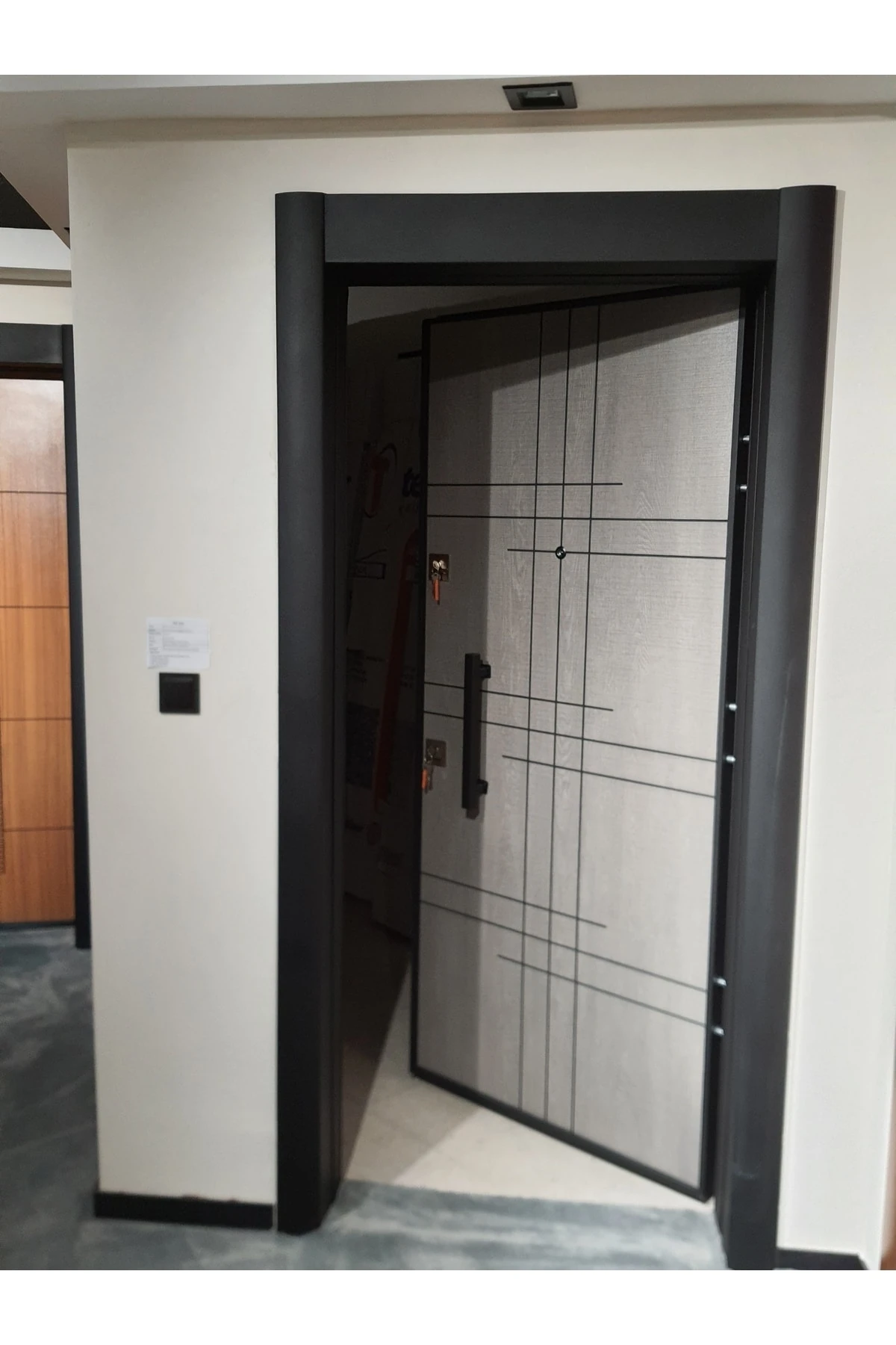 Düz Model Çelik Kapı, Antrasit Gri Desenli Çelik Kapı Sağ Açılım