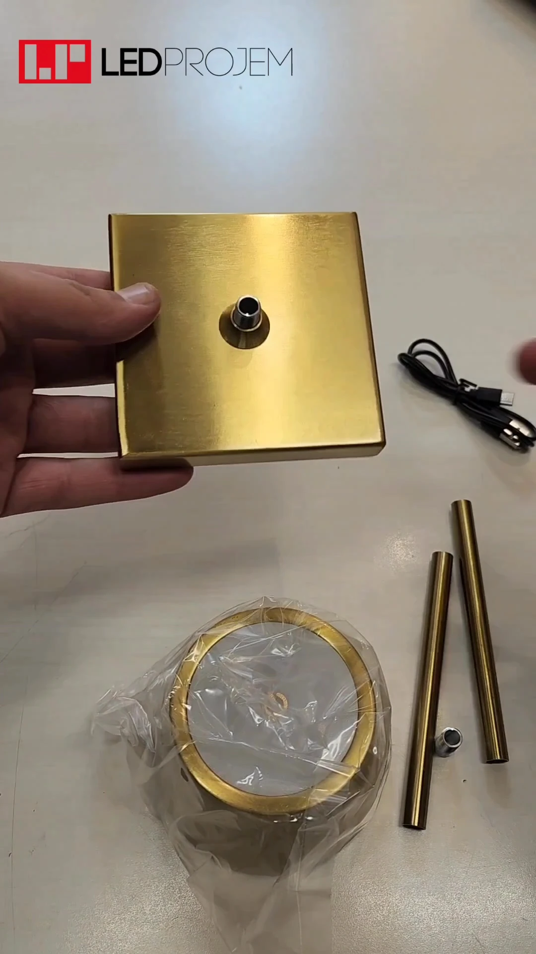 Masa Lambası Gold Renk Tek Anahtarla Dokunmatik 3 Renk Yanma Modlu Dimmerli