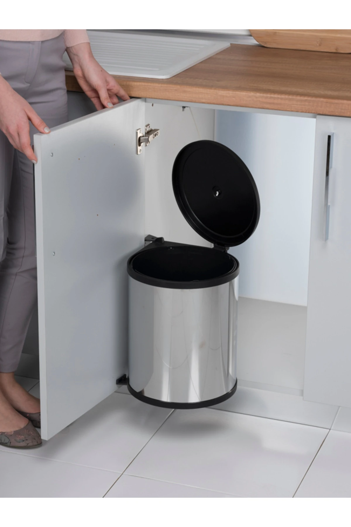 Şık Siyah 11 Lt Dolap İçi Çöp Kutusu, Hızlı ve Kolay Temizlik İçin Tasarlandı