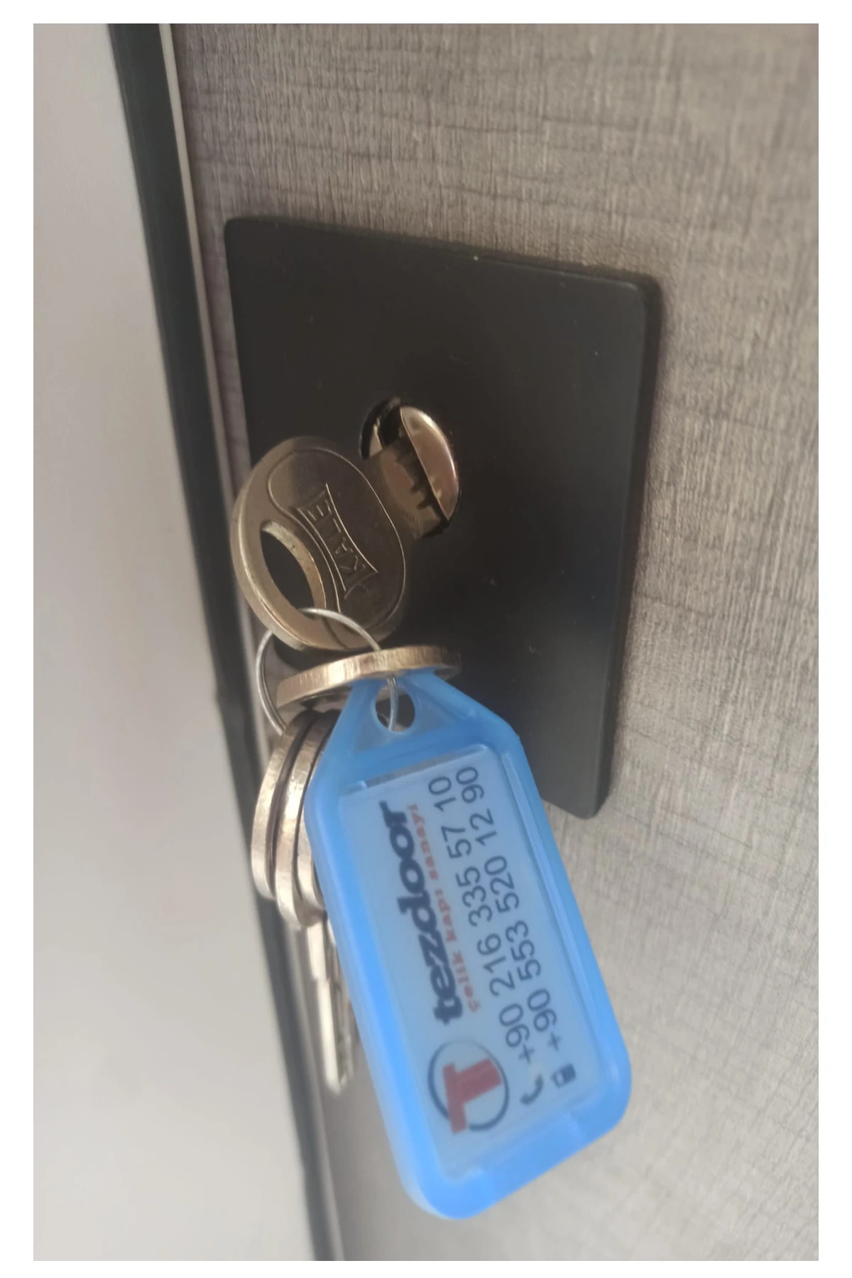 Tezwood Çelik Kapı, Antrasit Kasalı Rustik Çizgili Düz Model Daire Kapısı,tırnaklı Sistem Sağ