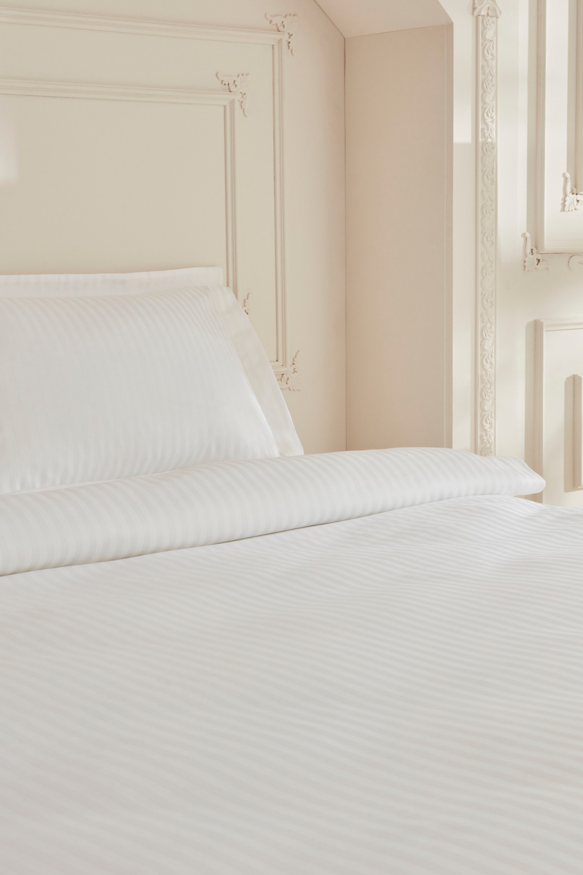 White Collection Minas Çift Kişilik Çizgili Saten Nevresim Takımı Beyaz