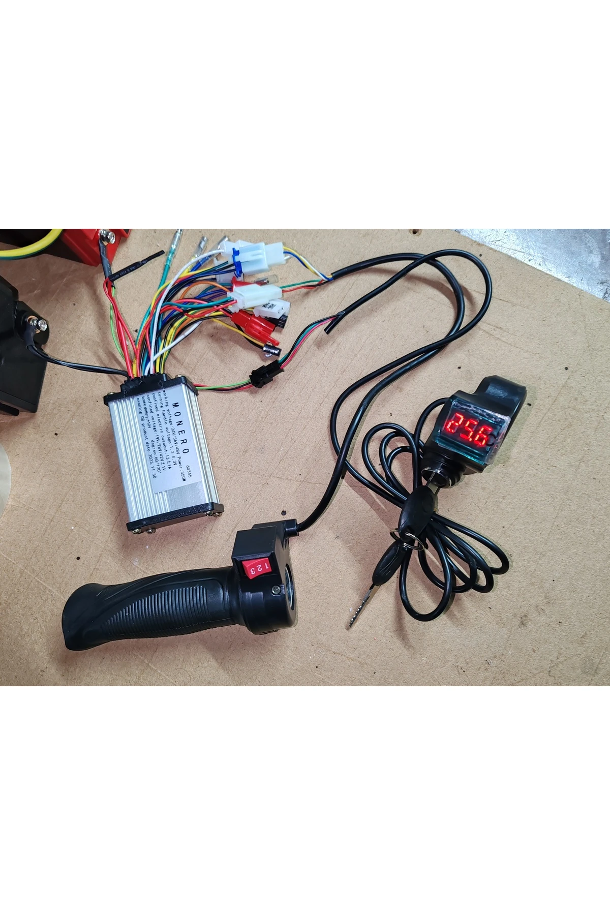 Ebike ve scooter 24 36 48 volt uyumlu akılı beyin ve kontak anahtarı seti montaj yardımlı