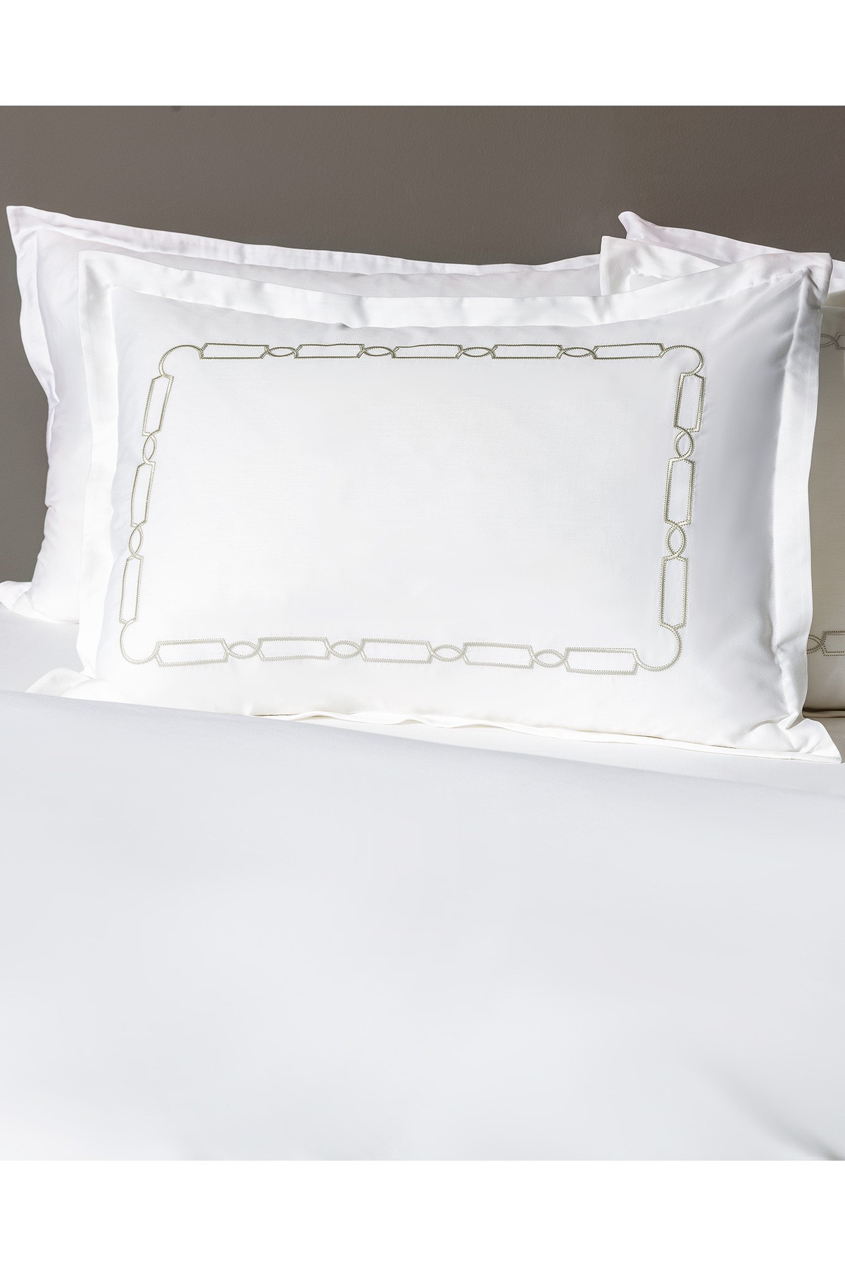 Lis King Size Nakışlı Nevresim Takımı - Saten - Yat Koleksiyon
