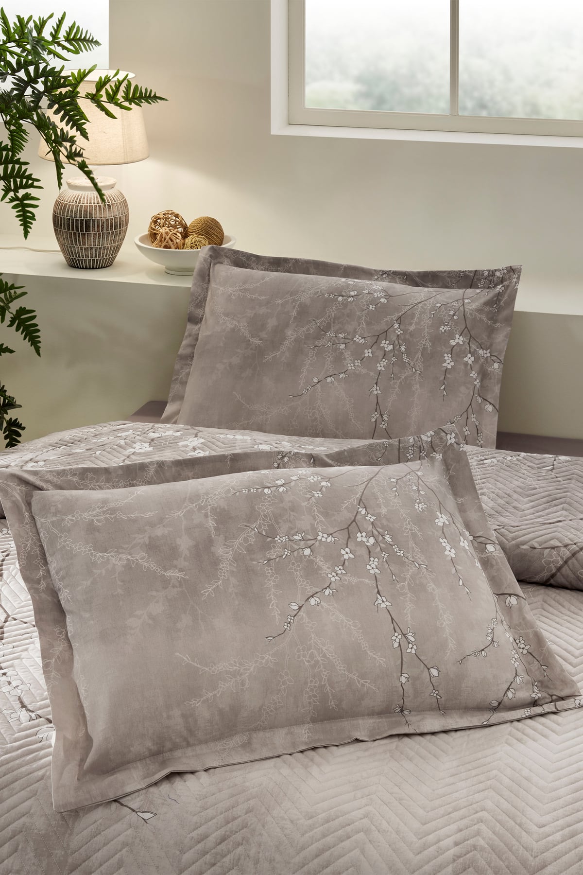 White Sakura Çift Kişilik Kapitone Nevresim Takımı