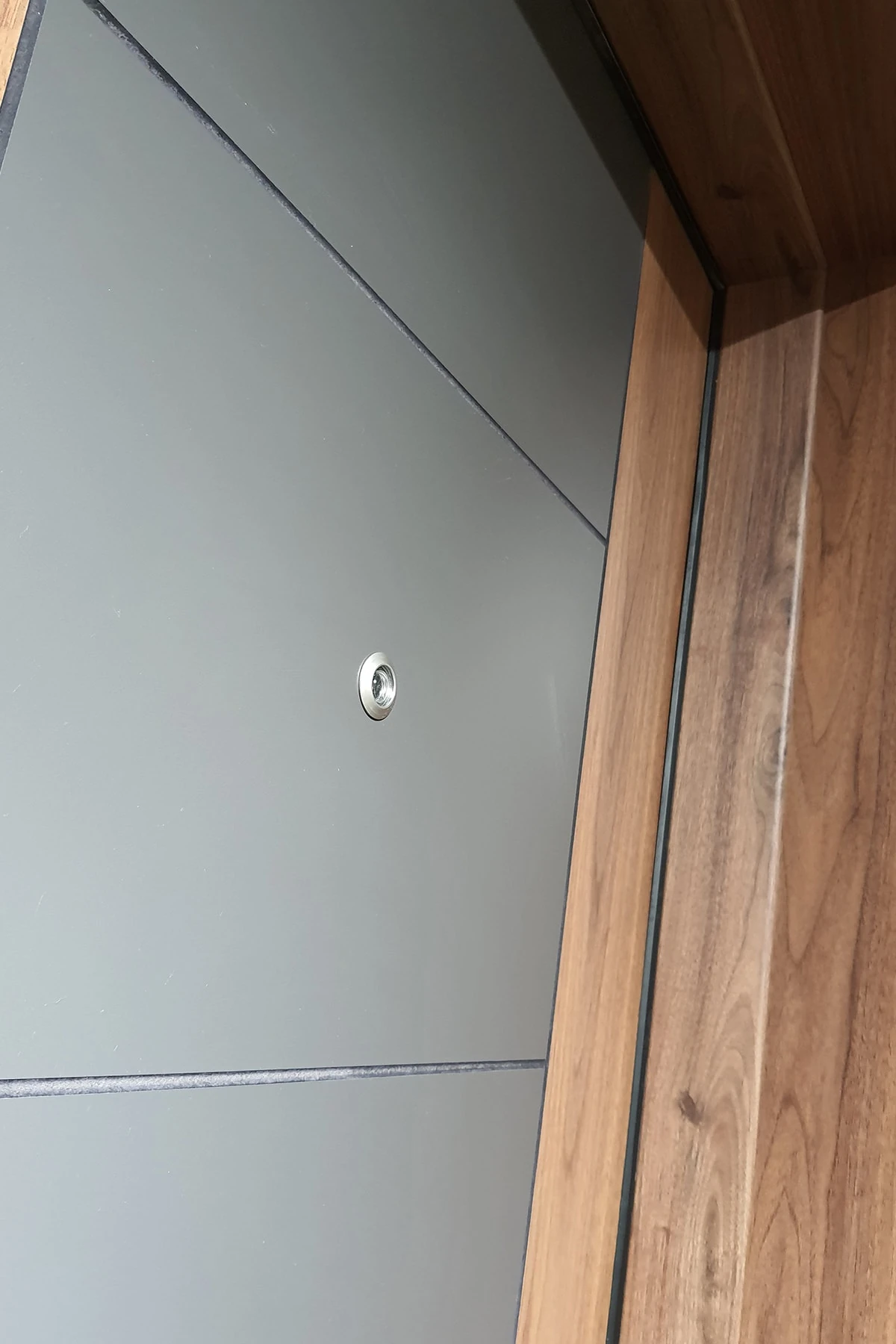 Çelik Kapı Modelleri Model Tırnaklı Sistem Çelik Kapı, Ahşap Kaplamalı Antrasit Düz Sol