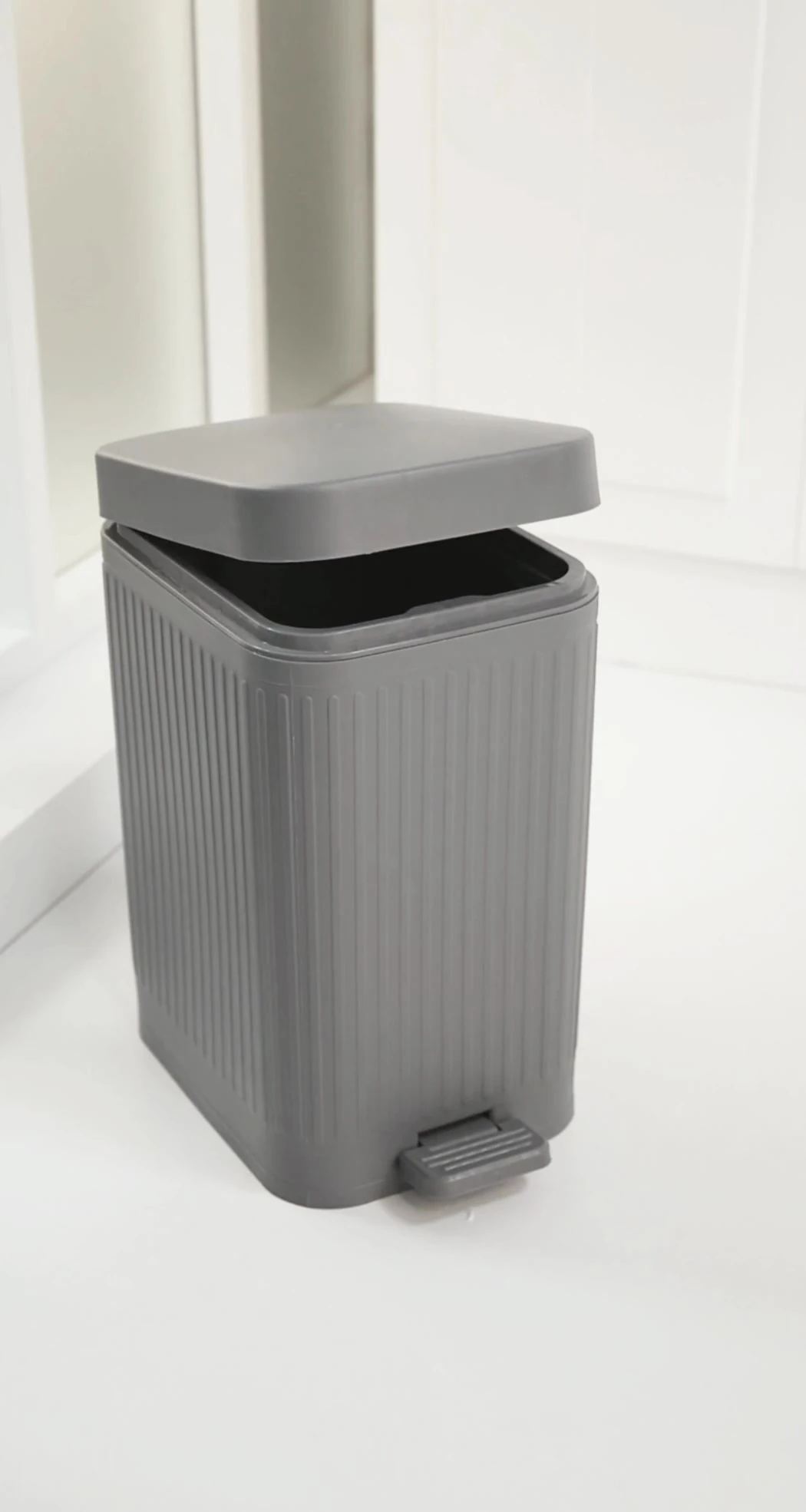 10 Lt Pedallı Sessiz Çöp Kovası - Yavaş Kapanır Amortisörlü Kapak Banyo Mutfak Çöp Kovası Siyah