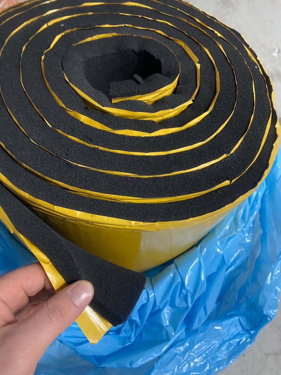 20 mm Düz Sünger Akustik Ses Yalıtımı Süngeri Yapışkanlı 100 cm x 500 cm 5 M2