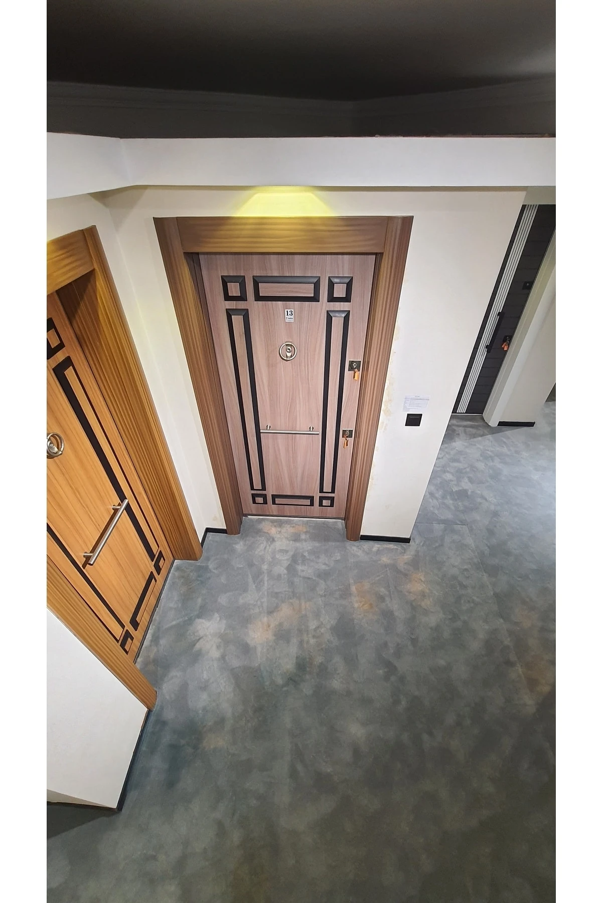 Celik Kapi Tırnaklı Sistem Eskitme Kasalı Kabartmalı Model Daire Kapısı Çelik Kapı Sol Açılım