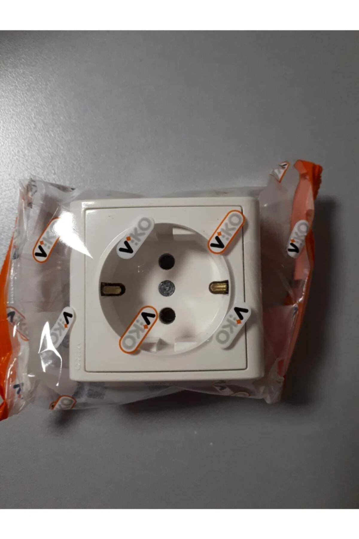 Vera Topraklı Priz Beyaz