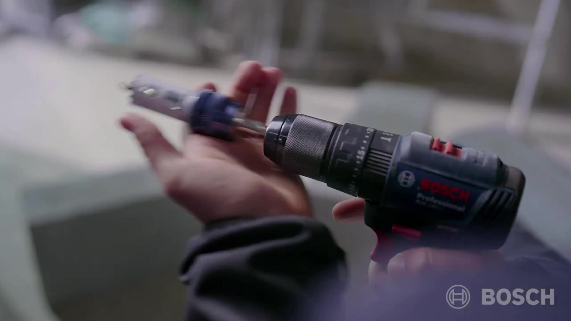 BOSCH Çift Akülü Kömürsüz Matkap Vidalama Gsb 185 Li Profesyonel Darbeli Şarjlı Matkap Uç Setli