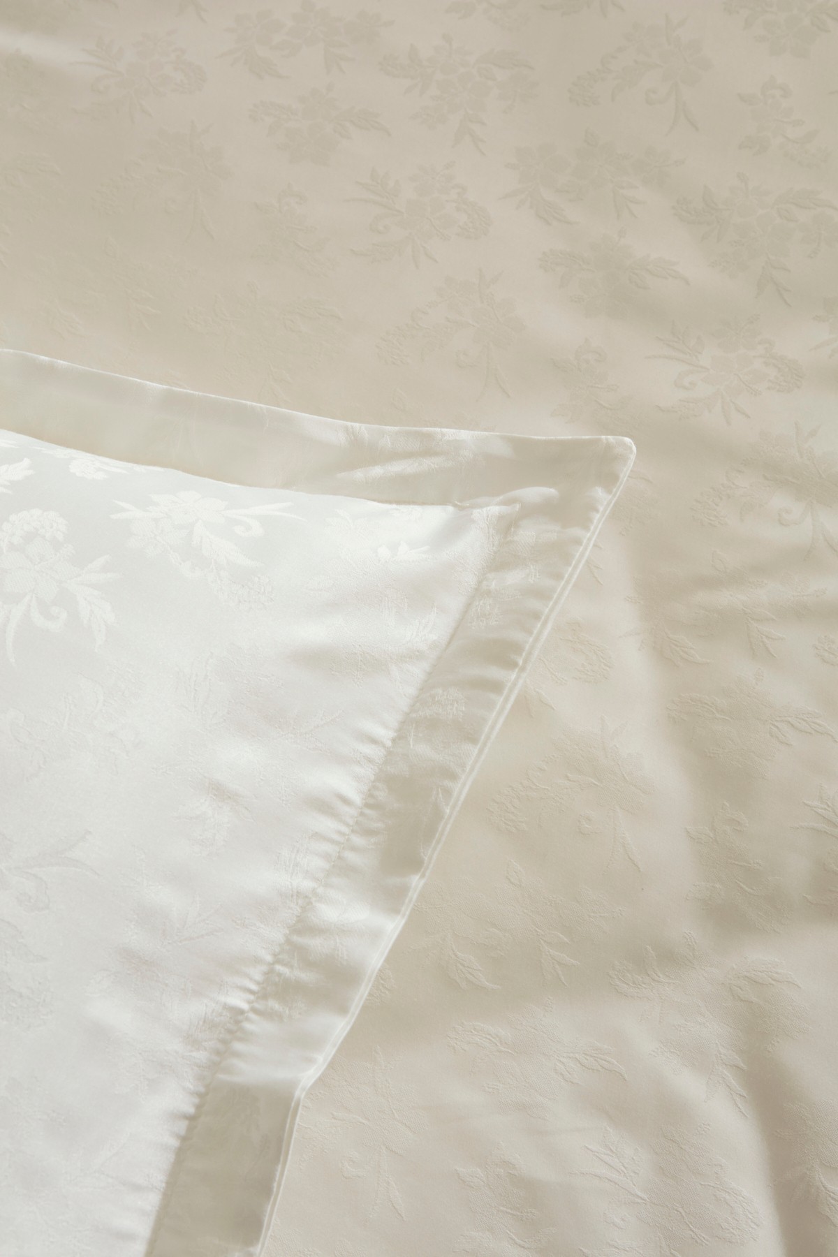 White Collection Viole Çift Kişilik Nevresim Takımı Beyaz