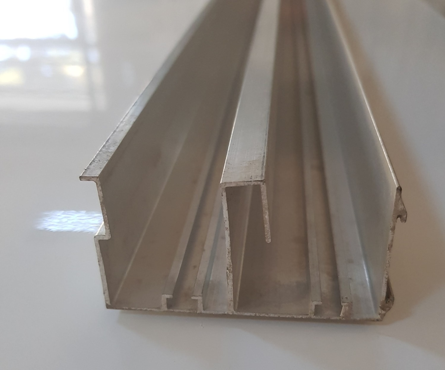 Alüminyum Profil Sürme Kapak Rayı Frenli Üst Ray 300CM
