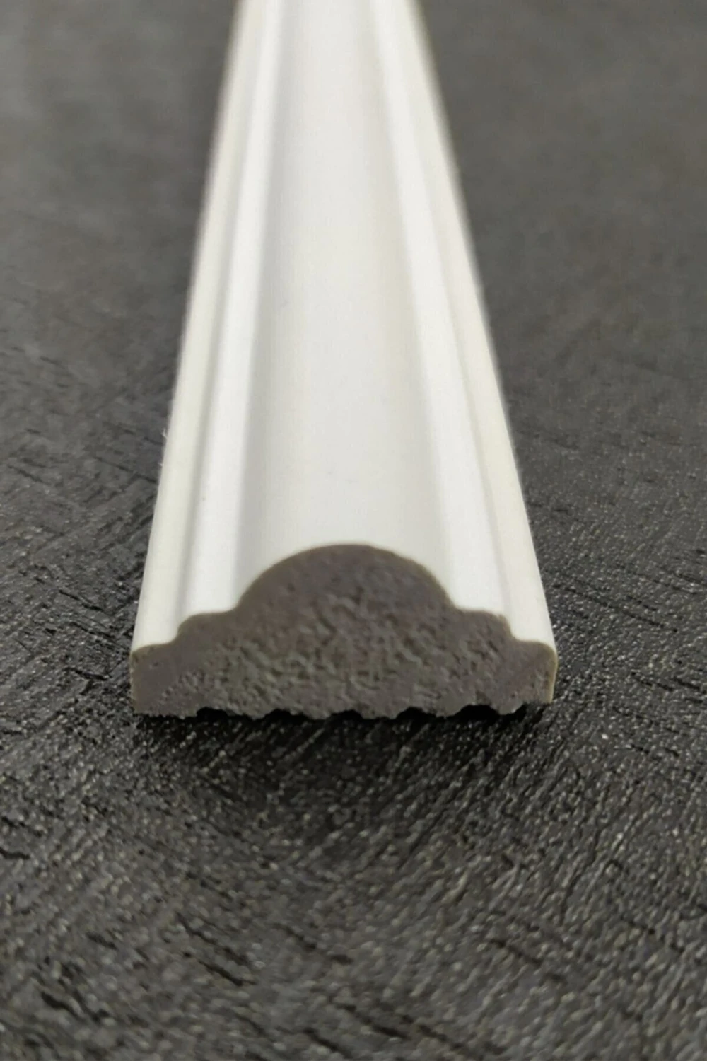 Uygun Fiyatlı, Darbeye Dayanıklı ve Boyanabilir Polistren Duvar Çıtası 2,5×240 cm - 5 Adet