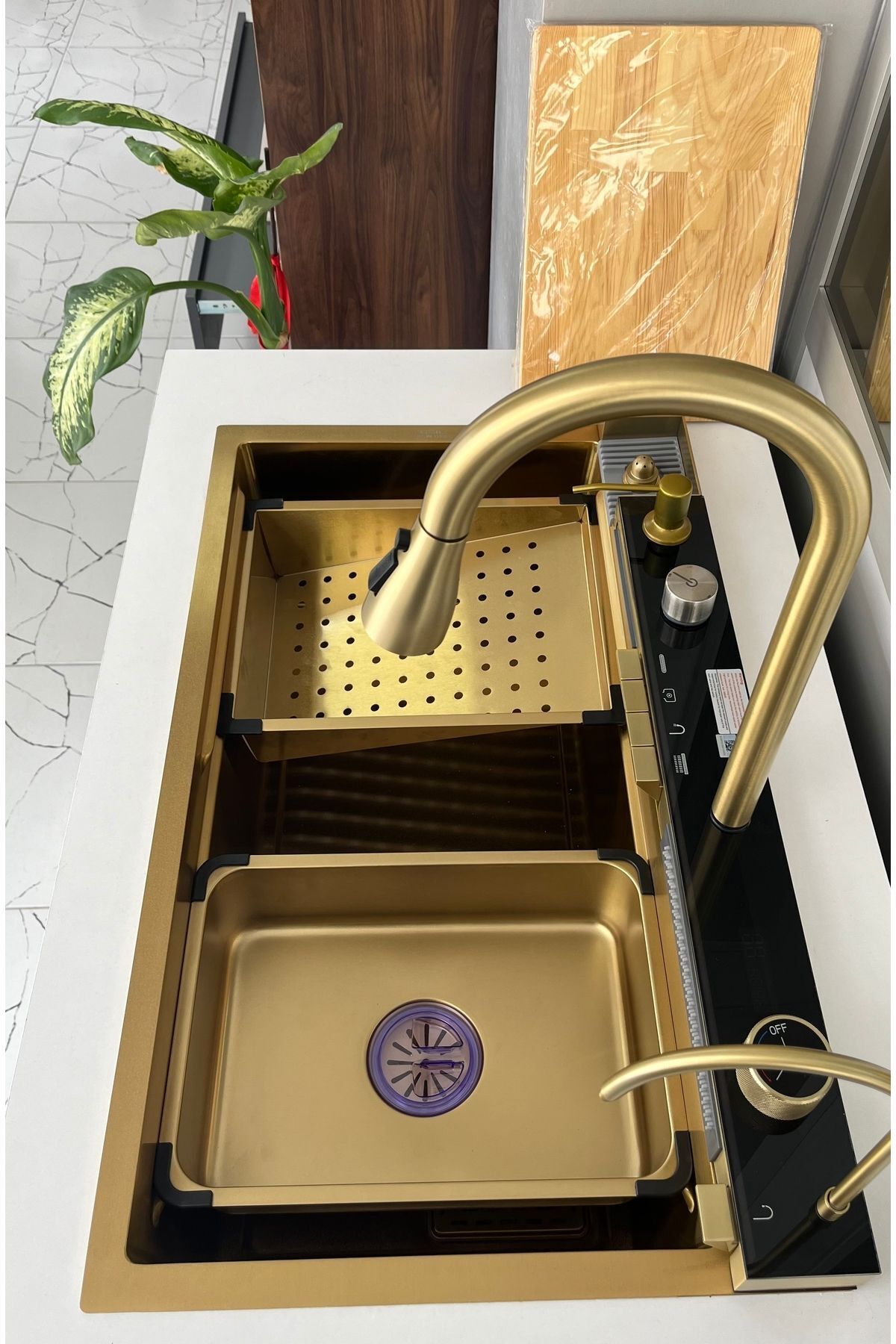 Tam Otomatik 9 Fonksiyonlu Şelale Evye Gold