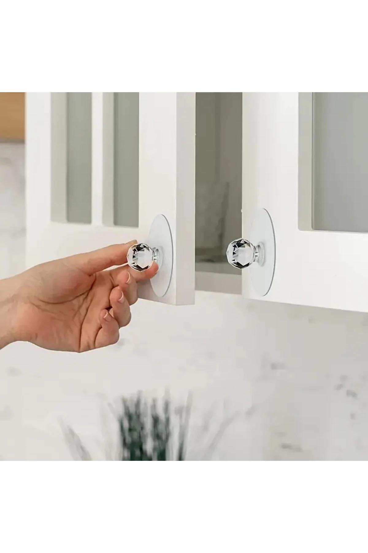 Yapışkanlı Kristal Dolap Kulp ve Çekmece Tutacağı – Matkap Gerektirmez, Kolay Montaj