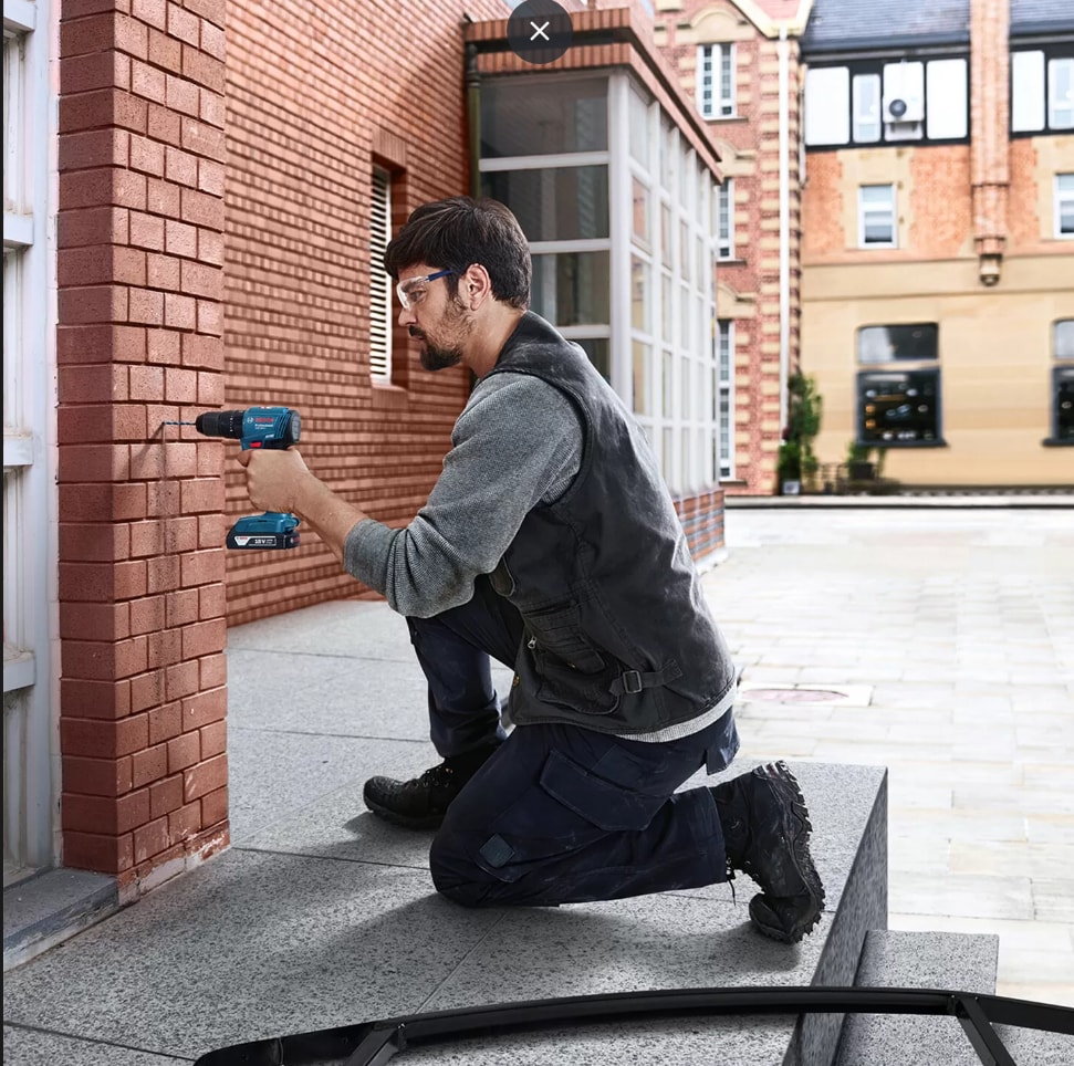 BOSCH Gsb 185-LI Kömürsüz Darbeli Çift Akülü(2* 2.0 Ah ) Matkap +82 Parça Uç Seti