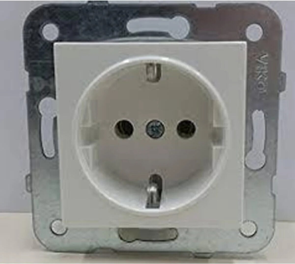 Beyaz Kare 12'li Topraklı Çerçeveli Priz VİKO0281