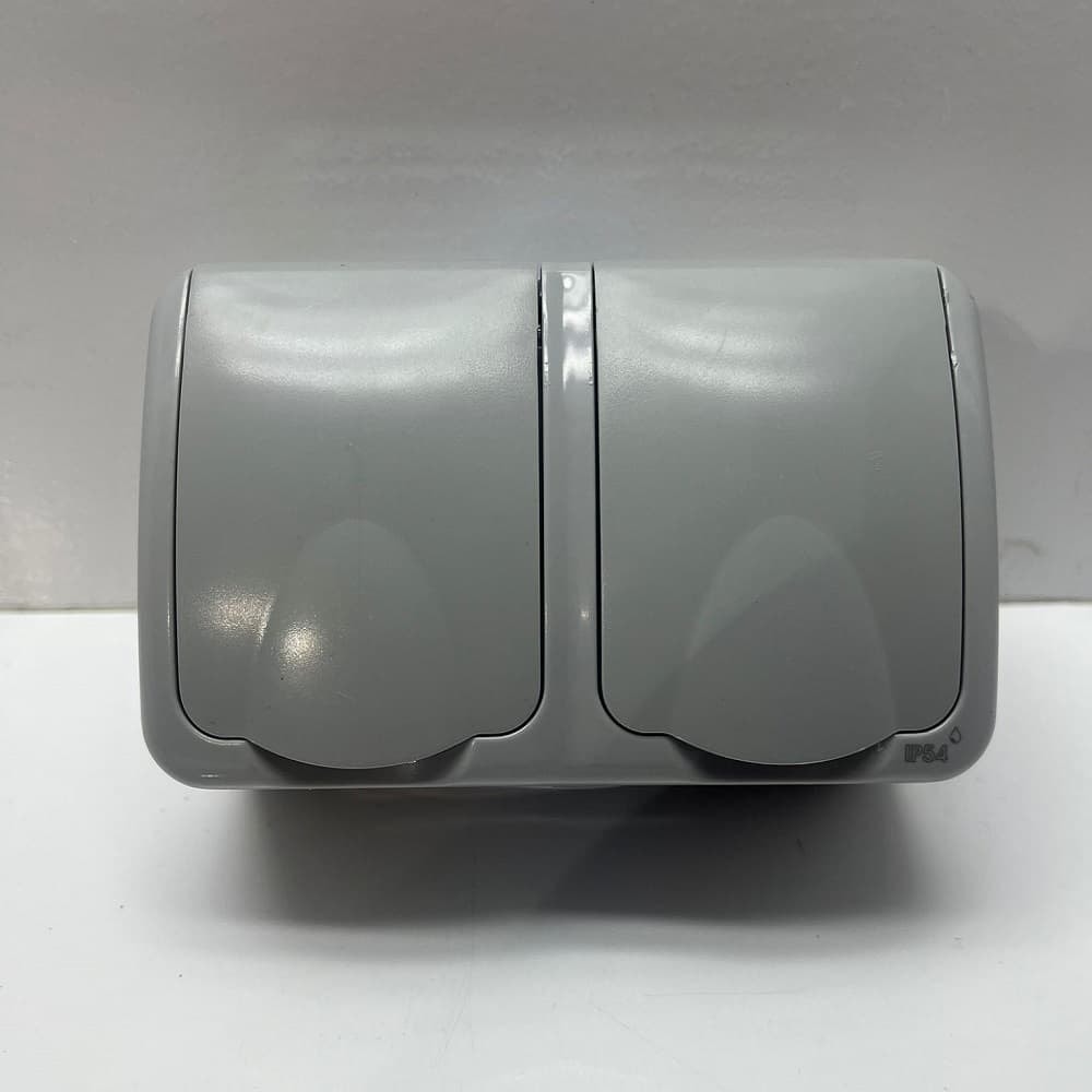 Bella Sıva Üstü Nemliyer İkili Kapaklı Topraklı Priz